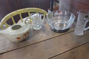 lot 4771 image: Vintage Jewel Tea Pot and More