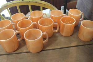 lot 4772 image: Vintage Peach Luster Coffee Cups