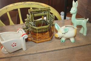 lot 4776 image: McCoy Planter and More