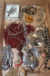 lot 4778 image: Misc. Jewelry