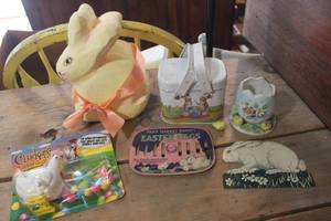 lot 4784 image: Lefton Bunny Planter one chick damaged & More