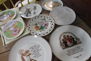 lot 4785 image: Vintage Dcor Plates