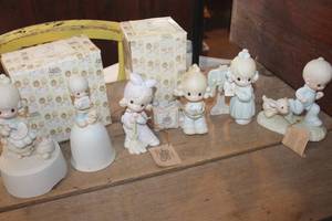 lot 4802 image: Precious Moments Figurines