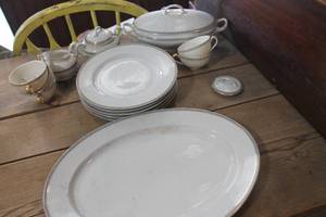 lot 4832 image: Vintage China needs cleaning