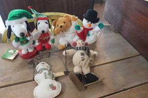 lot 4842 image: Snoopy Nutcracker and More