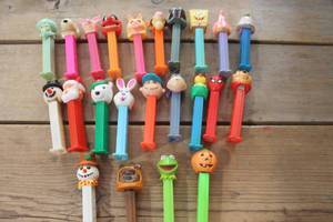lot 4847 image: Pez Despensers
