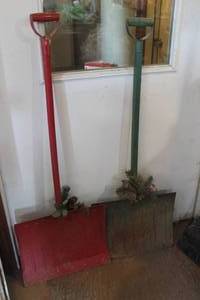 lot 4850 image: Vintage Dcor Snow Shovels