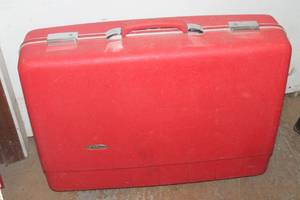 lot 4851 image: Vintage Red Suitcase