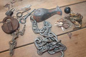 lot 4868 image: Antique Lock, Keys and More