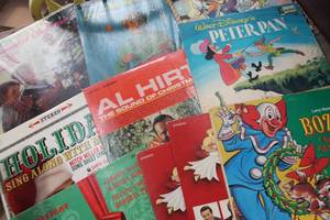 lot 4869 image: Vintage Christmas Records & More