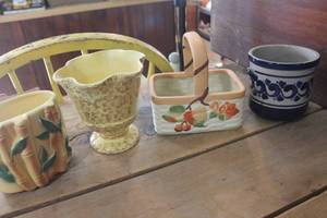 lot 4875 image: Vintage Planters and Basket