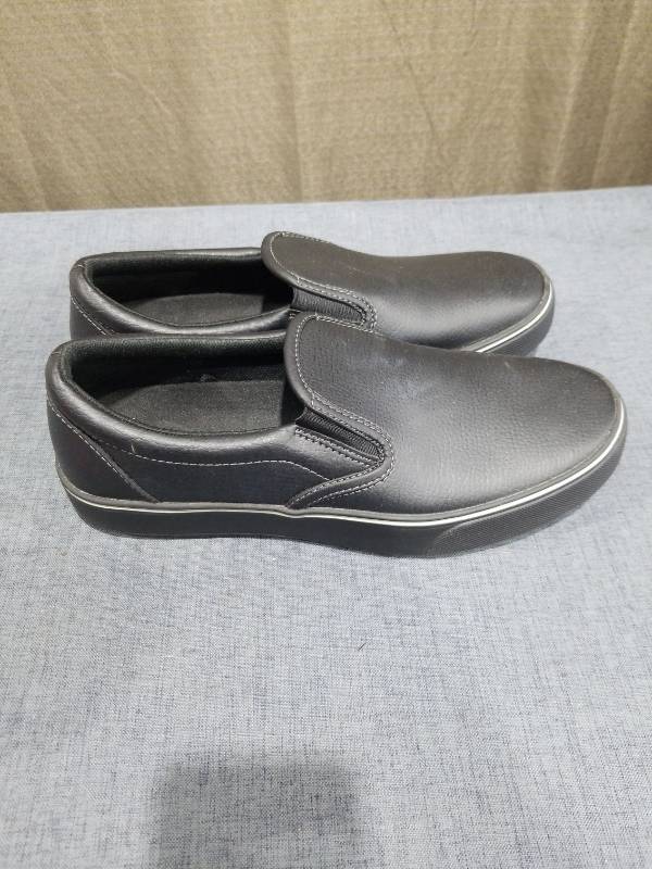 lot 1746 image: TredSafe Slip-Resistant Shoes Black Pair Size 7