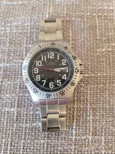 lot 7 image: Elevon Quartz Watch with Black Dial and Compass Bezel