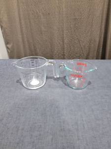lot 630 image: Measuring Cups 2-Piece Set 1 Cup 2 Cup