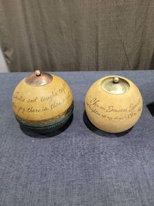 lot 637 image: (2) COMFORT CANDLES Special Moments Tea Light Candle Holder