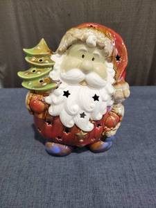 lot 656 image: Seasonal Candle Santa Figurine with Christmas Tree
