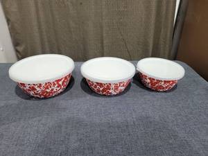 lot 682 image: Set of 3 Red and White Spatterware Bowls with Lids