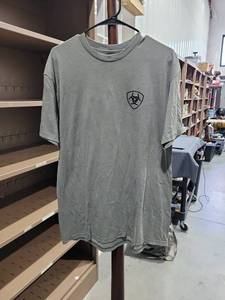 lot 697 image: Ariat Mens T-Shirt XL Land of Three Gray