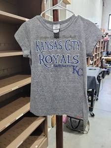 lot 710 image: Campus Lifestyle Kansas City Royals T-Shirt Size L