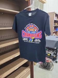 lot 714 image: Gildan Ultra Cotton 2008 Kansas Jayhawks Champions T-Shirt Size S