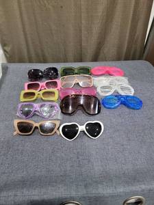lot 748 image: Lot of  Assorted Party Novelty Sunglasses