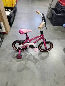 lot 757 image: Minnie Mouse Kids Bicycle with Training Wheels