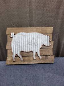 lot 759 image: Wooden Pig Wall Decor with Corrugated Metal Insert