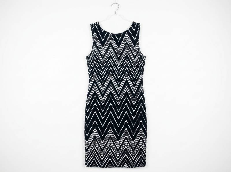 lot 25782 image: Snap XL Black White Geometric Dot Sleeveless Tank Dress