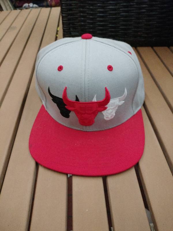 lot 58319 image: Mitchell & Ness Chicago Bulls snapback hat