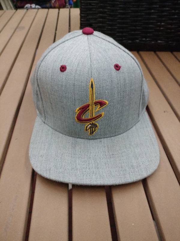 lot 58324 image: Mitchell & Ness NBA Cleveland Cavaliers Heather Gray Snapback Hat