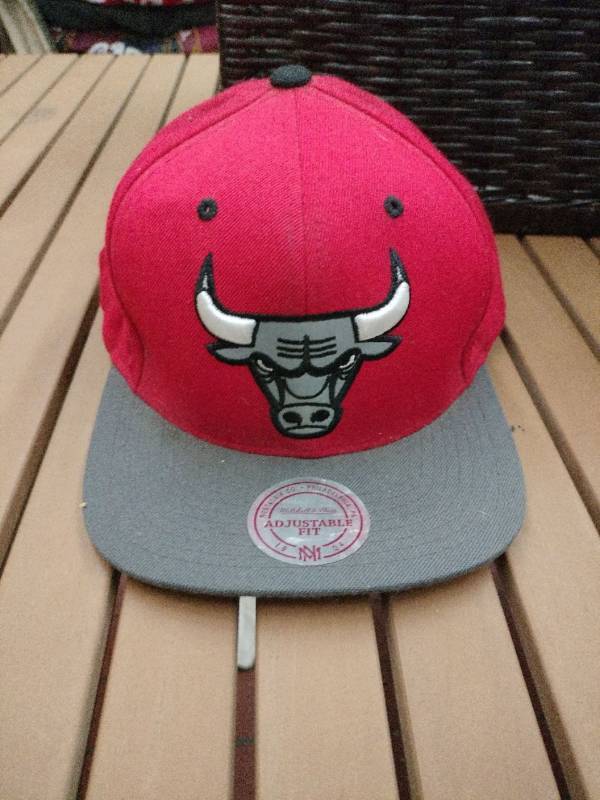 lot 58328 image: Mitchell & Ness Chicago Bulls snapback cap