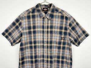 lot 25998 image: Dickies Plaid Short Sleeve Button-Up Shirt XL