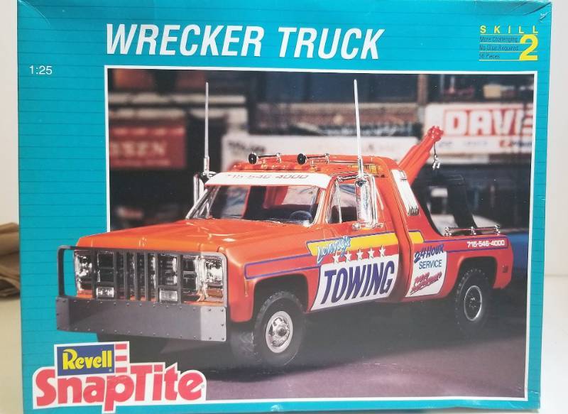 lot 1607 image: Revel Snaptite Wrecker Truck  125 scale Model Kit  #6393  See Pix  NIB