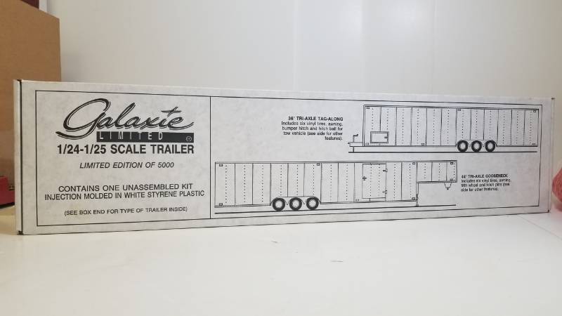 lot 1608 image: Galaxie 124-125 scale 36 tri-axle 5th wheel gooseneck trailer  model kit  limited edition  see pix  NIB