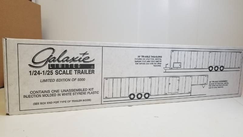 lot 1611 image: Galaxie 124-125 scale 44 tri-axle 5th wheel gooseneck trailer  model kit  limited edition  see pix  NIB