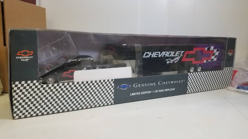 lot 1629 image: Cheverolet Crew Cab & Racing Set  Sports Image  Die Cast  See Pix  NIB