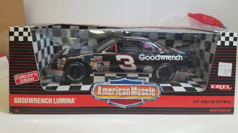 lot 1631 image: American Muscle Goodwrench Chevy Lumina  118 scale 