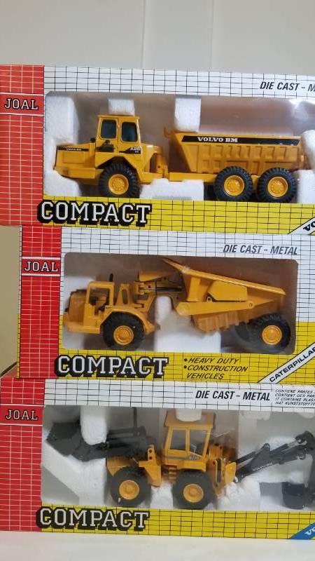 lot 1657 image: 1 lot - 3 COMPACT equipment  Volvo loaderVolvo A25 DumperCAT 631 Tractor wtipper  NIB