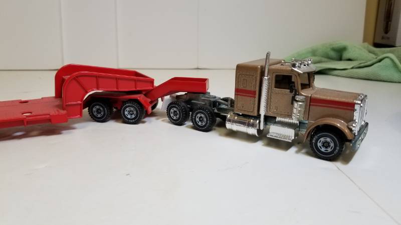 lot 1658 image: Semi with trailer  See Pix  No Box
