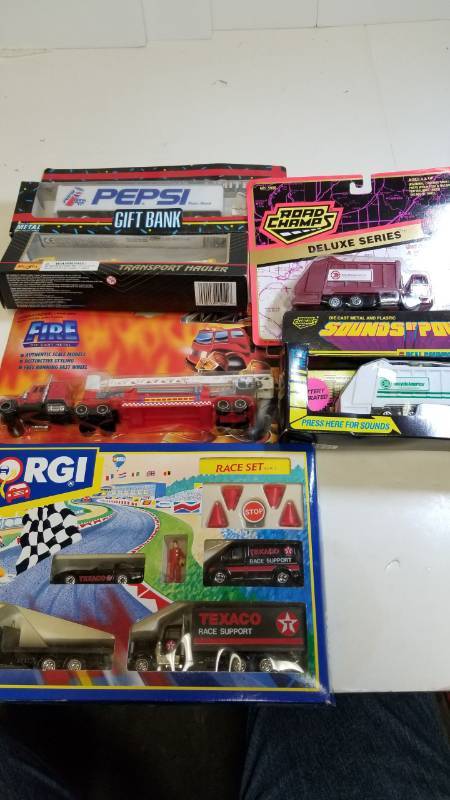 lot 1721 image: 1 Lot  6 items  Road  Champs and Corgi   See Pix  NIB