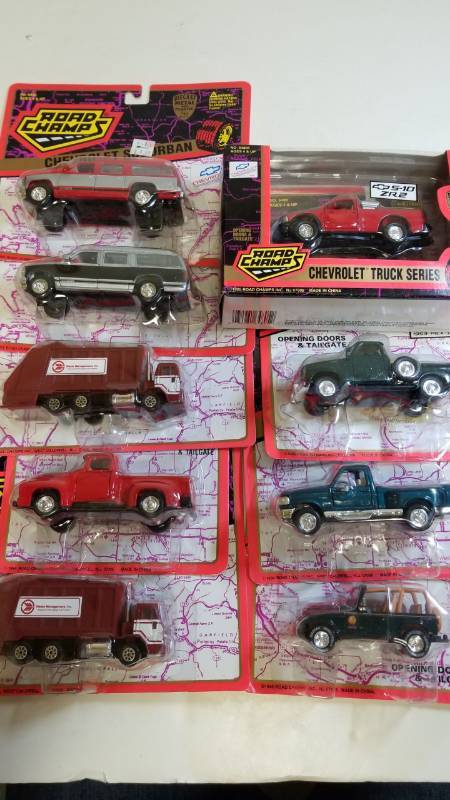 lot 1722 image: 1 Lot  9 items  Road  Champs Toys   See Pix  NIB