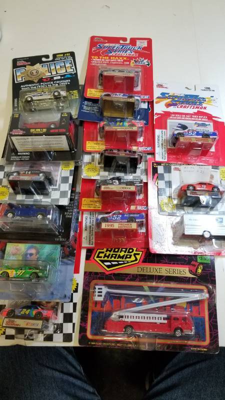 lot 1725 image: 1 Lot  18 items  Race Champions and Road Champs   See Pix  NIB