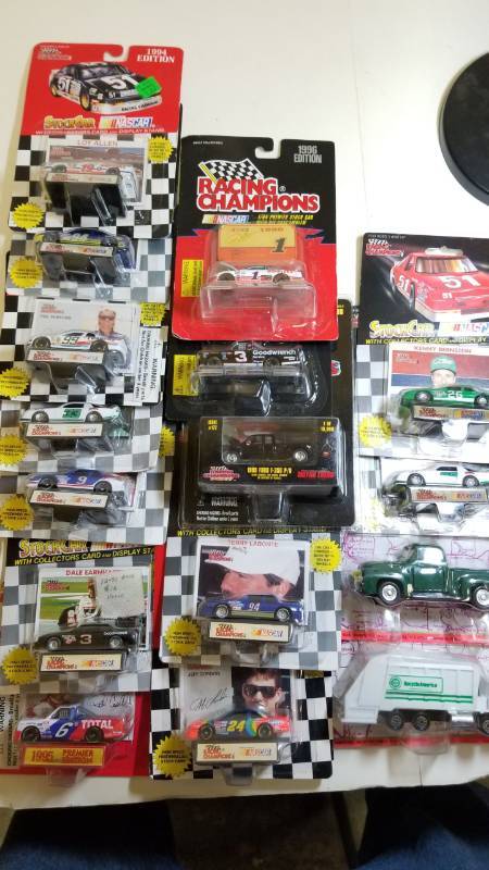 lot 1726 image: 1 Lot  18 items  Race Champions and Road Champs   See Pix  NIB