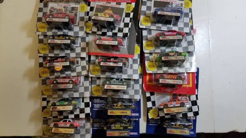 lot 1728 image: 1 Lot  19 items  Race Champions   See Pix  NIB