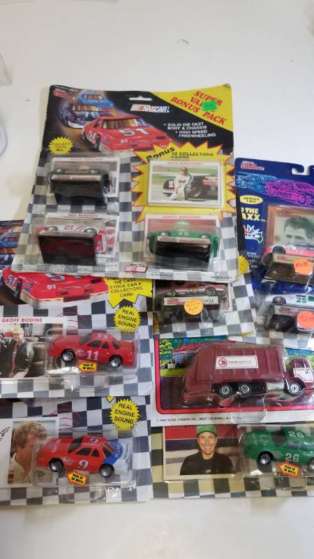 lot 1731 image: 1 Lot  10 items  Race Champions   See Pix  NIB