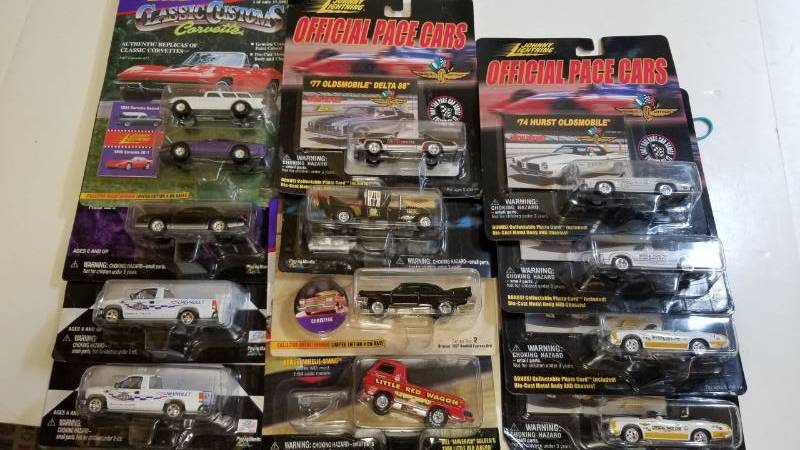 lot 1739 image: 1 Lot  13 Johnny Lightning Toys  See Pix  NIB