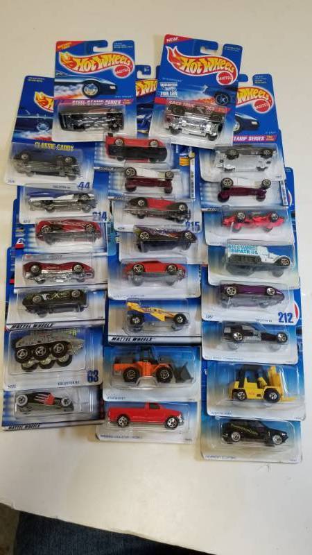 lot 1666 image: 1 Lot  Hot Wheels  25 items  See Pix  NIB