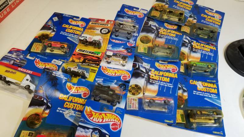lot 1667 image: 1 Lot  Hot Wheels  16 items  See Pix  NIB