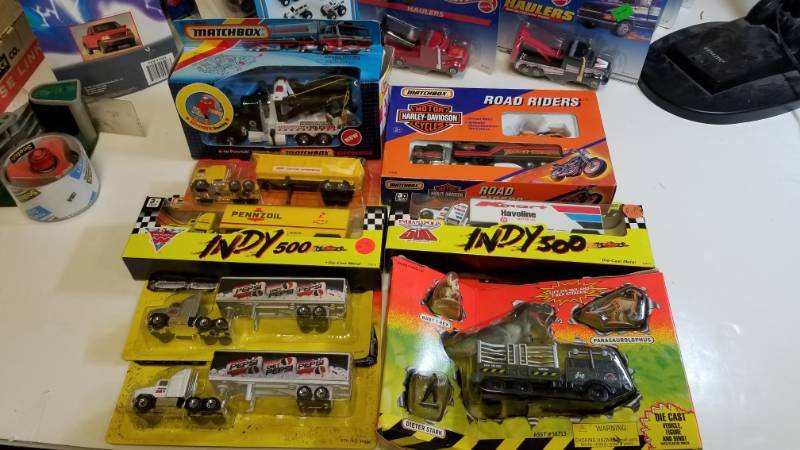 lot 1670 image: 1 Lot  8 items  Match Box Semi and More  See Pix  NIB