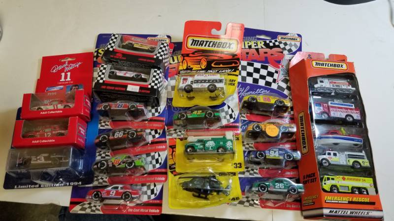 lot 1672 image: 1 Lot  22 items  Match Box   See Pix  NIB